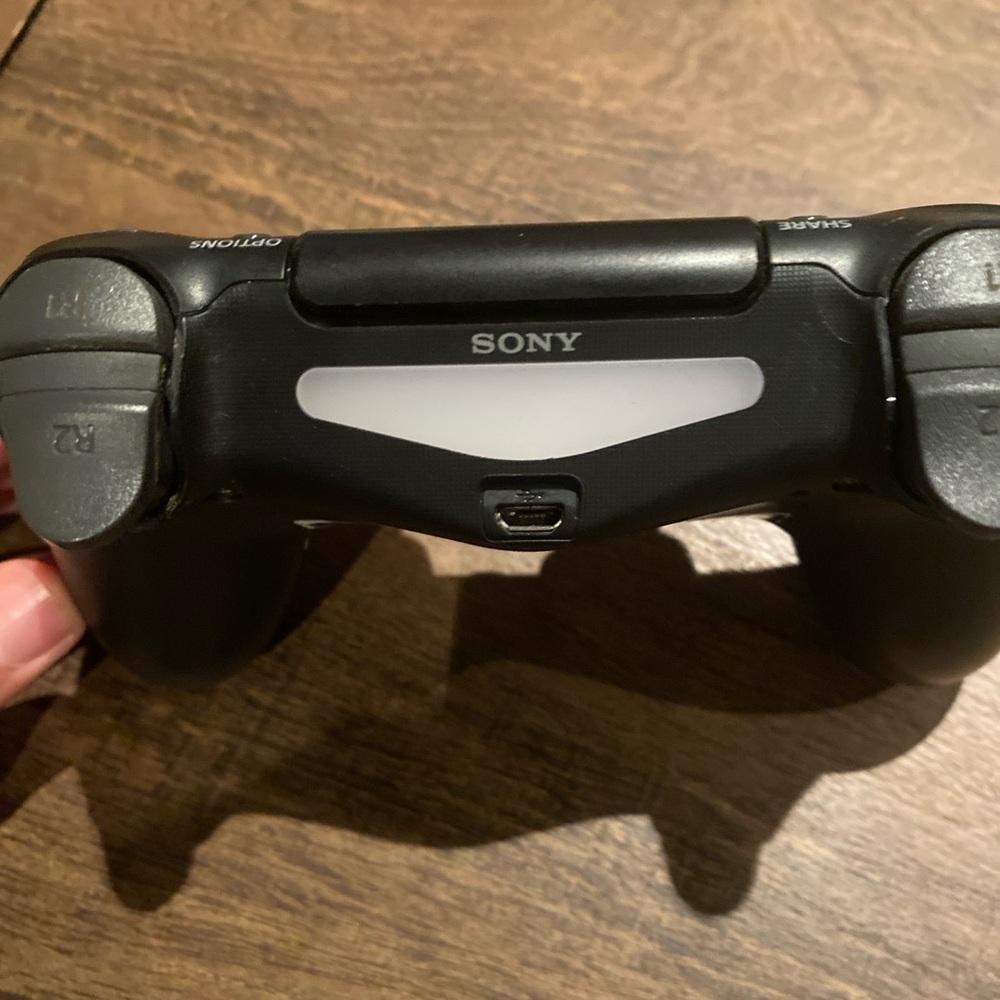 PS4 Wireless Controller - Picture 4 of 4